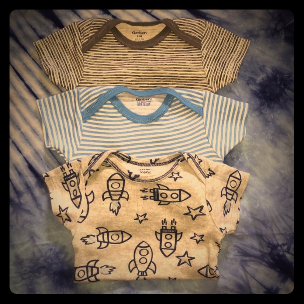 3 Gerber 0-3m Bodysuits/Onesies boy